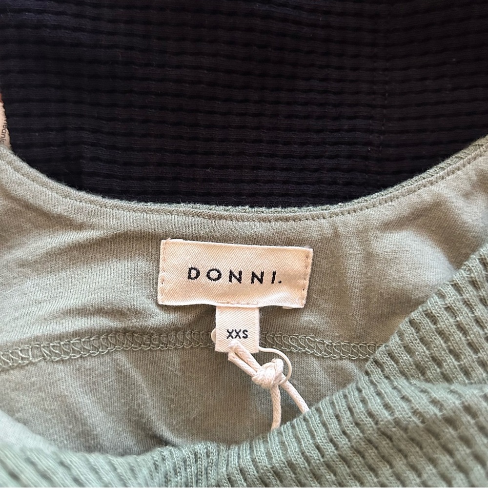 DONNI. Olive Ribbed Top - Picture 3 of 3